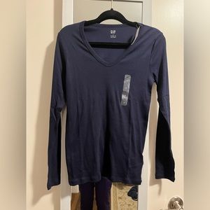 NWT Gap V Neck Shirt (Size Small)